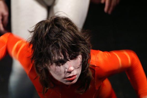 Svadodo Butoh performer